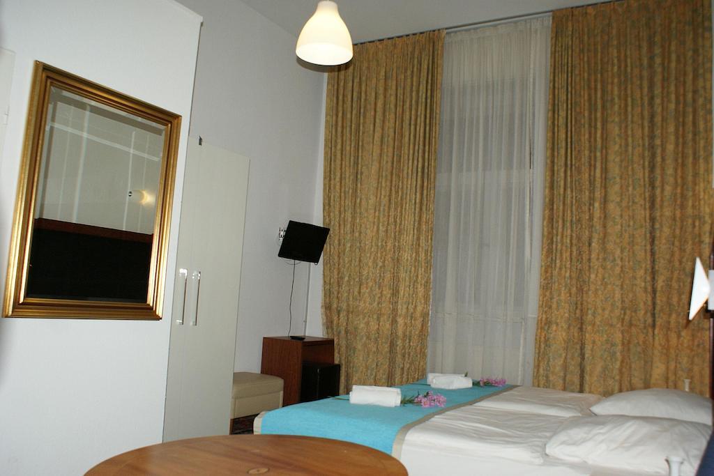 Hotel Garni Aaberna Βερολίνο Δωμάτιο φωτογραφία