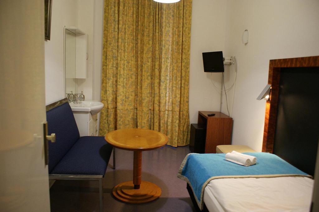 Hotel Garni Aaberna Βερολίνο Εξωτερικό φωτογραφία